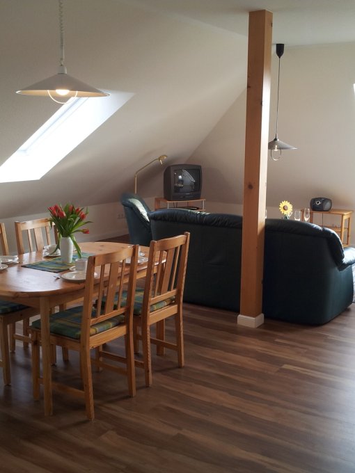 Wohnzimmer und Essbereich - Ferienwohnung im Bauernhaus